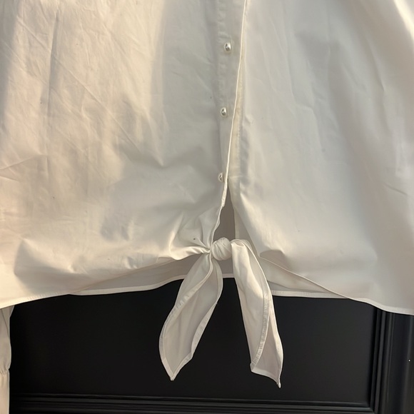 97% cotton, button up shirt with pearl buttons, front tie and puff shoulders - Picture 2 of 7